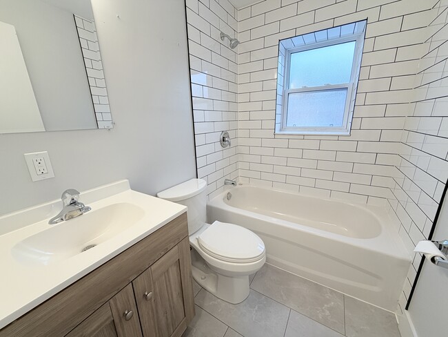 Photo - 301 Indian Rd S Unit 7