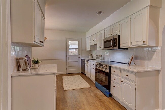 Photo - 3047 Newmarket Dr