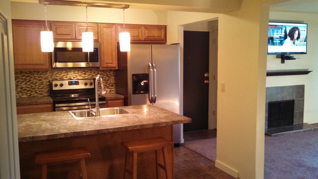 Premier Kitchen & Living Room - Windham Court Apartments