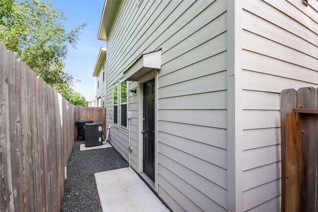 Photo - 2635 Bouvardia Wy