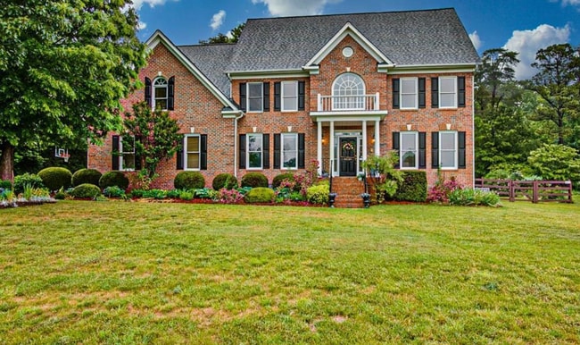 Spacious & Striking 3-story brick Executiv... - Spacious & Striking 3-story brick Executiv... House
