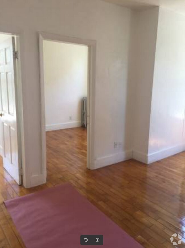 Building Photo - 4 Adella Pl Unit 1 Rental