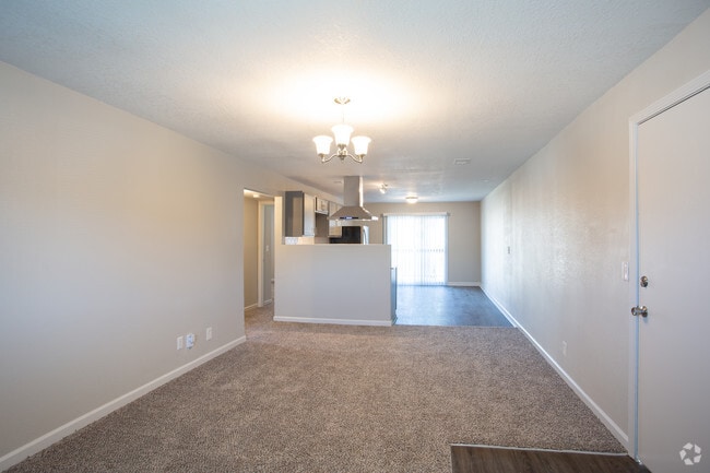 2BR, 1BA - 850 SF