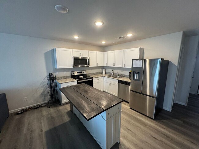 Photo - 470 Reizen Dr