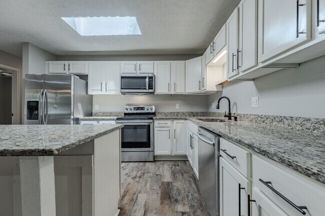 Photo - 343 Meadowview Dr
