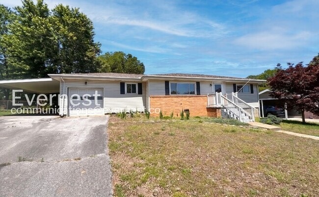 Building Photo - 1407 Cloverdale Cir