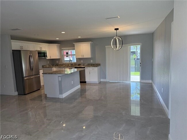 Photo - 3000 8th St W