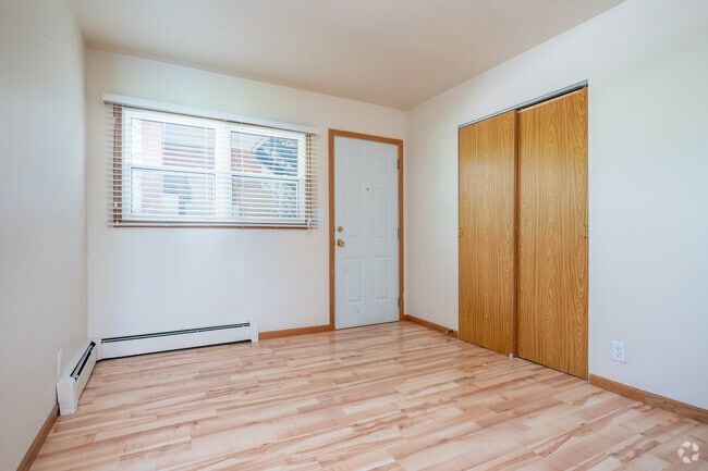 2BR, 1BA - 930SF - Bedroom