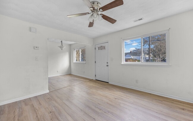 Photo - 2827 Grandy Ave