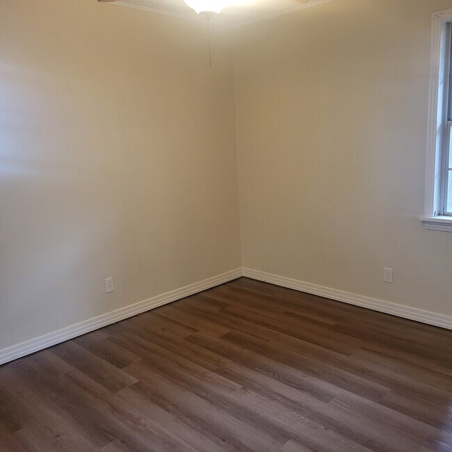 Photo - 210 Camellia Dr