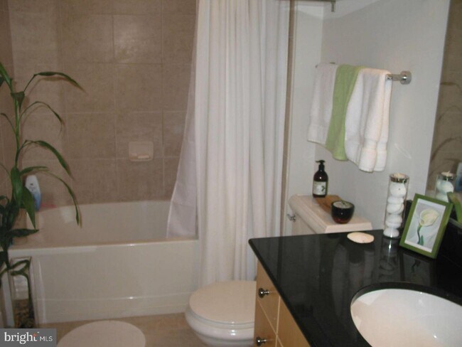 Photo - 520 John Carlyle St Unidad 310