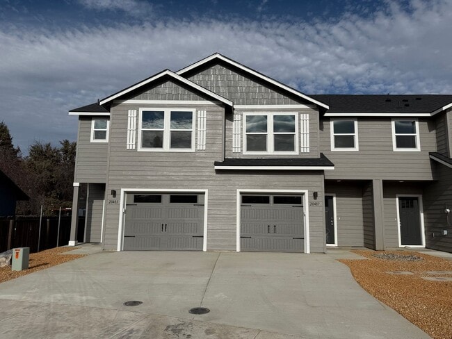 Building Photo - Brand New Stunning 3 Bed/2.5 Bath Townhous...