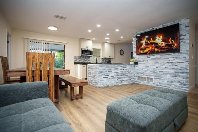Photo - 2719 Forest Knoll Dr