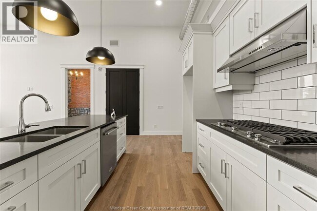 Photo - 247 Brock St Unité 303