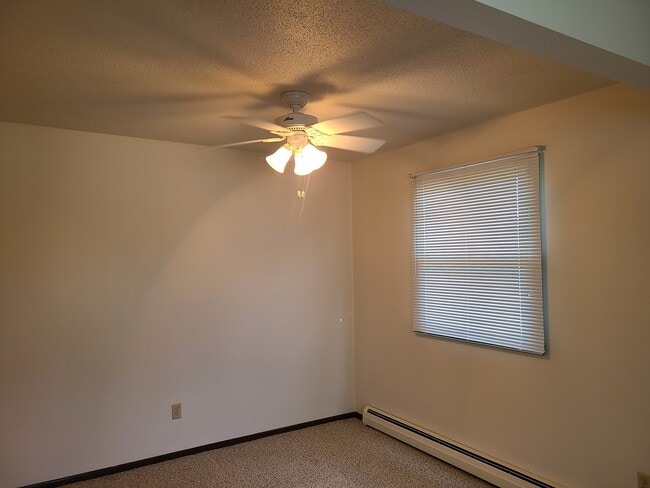 Dining - 644 2nd Ave E Unit 1
