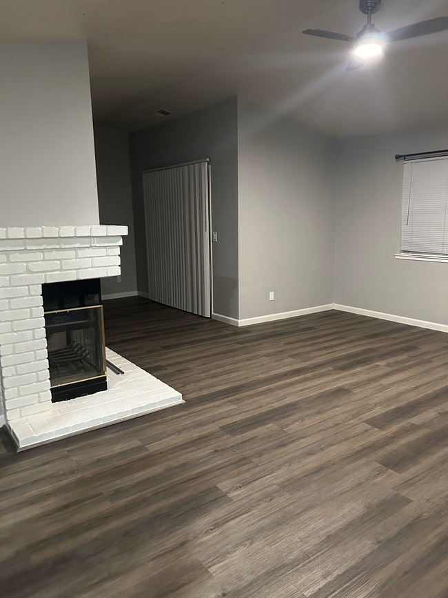 Sala de estar - 2100 Branding Iron Dr