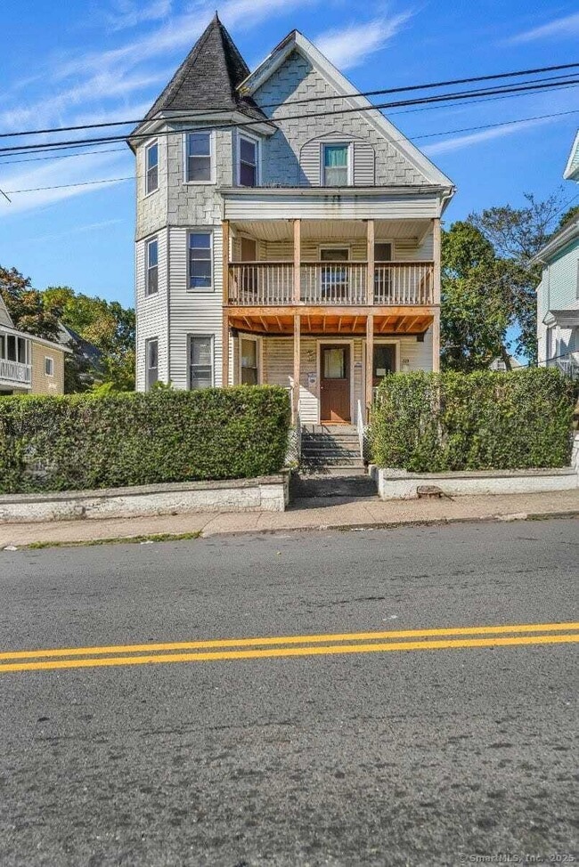 Building Photo - 221 Willow St Unit 2nd Floor