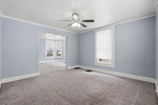 Photo - Spacious 4bed 2 bath home in Davenport