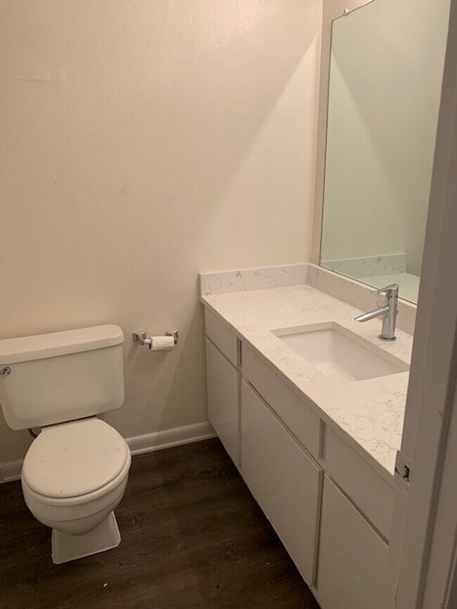 Photo - 2350 E Geddes Ave Unidad 1