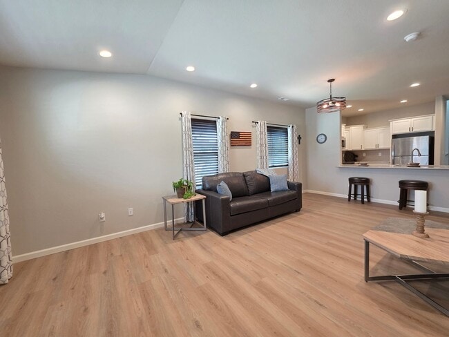 Photo - Gorgeous 2 Bed 3 bath Town Home In Lorson Ranch!!