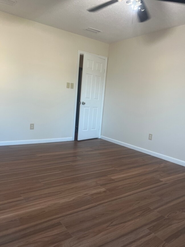 Photo - 705 Wagons Way