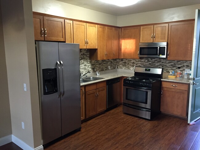 kitchen - 6938 Laurel Canyon Blvd Condo Unit 217