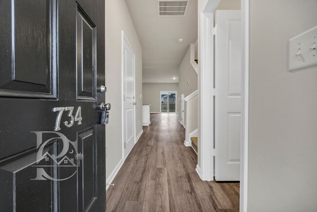 Photo - BRAND NEW TOWNHOUSE IN SE COLUMBIA