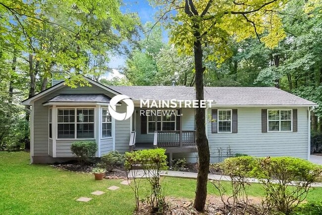 Building Photo - 3 Bedroom Pet-Friendly Home in Acworth, GA with Main Street Renewal