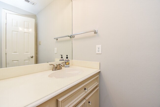 Photo - 1002 Meadowlark Ln