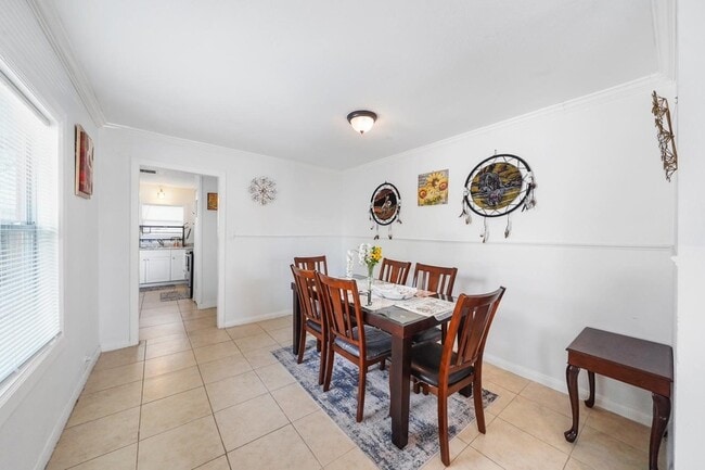 Photo - 8041 Howard Dr