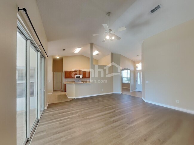 Photo - 1075 Princeton Dr