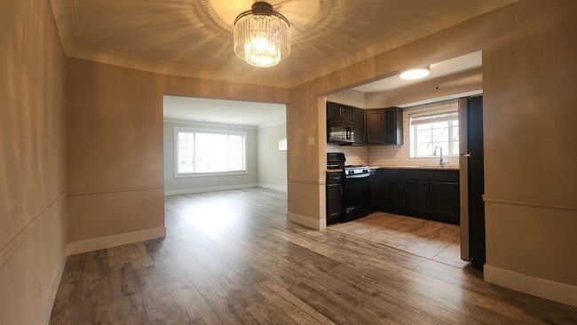 Building Photo - 5878 Nottingham Ave Unit 2W Rental
