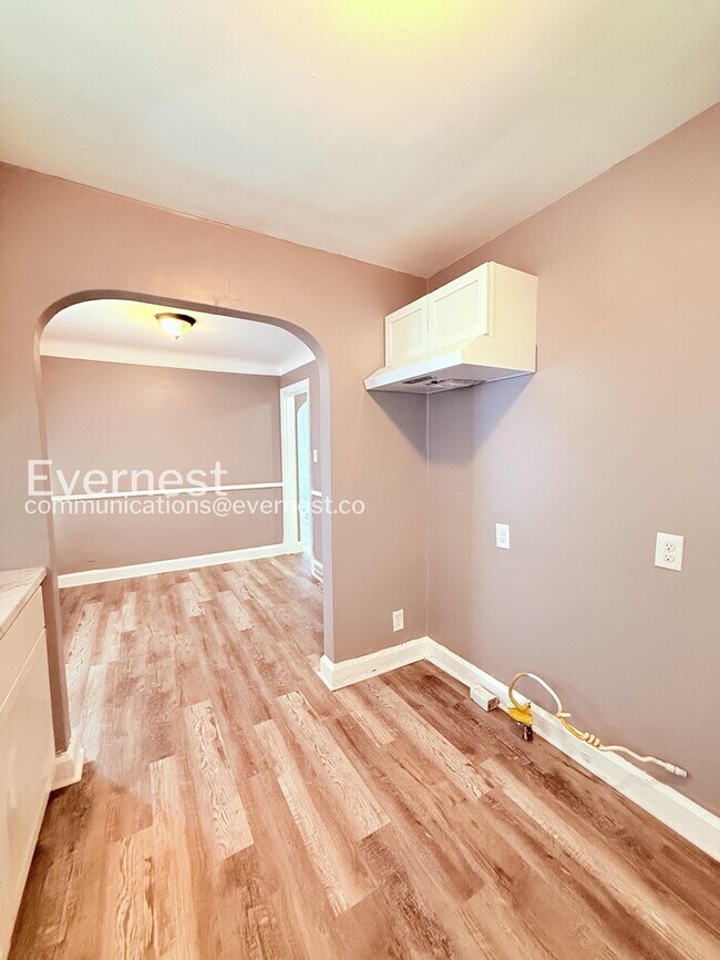 Photo - 9460 Wayburn St
