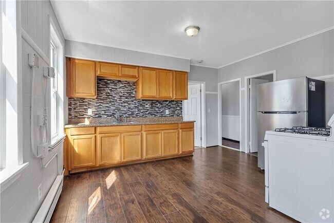 Building Photo - 109 Pocasset Ave Unit 1 Rental