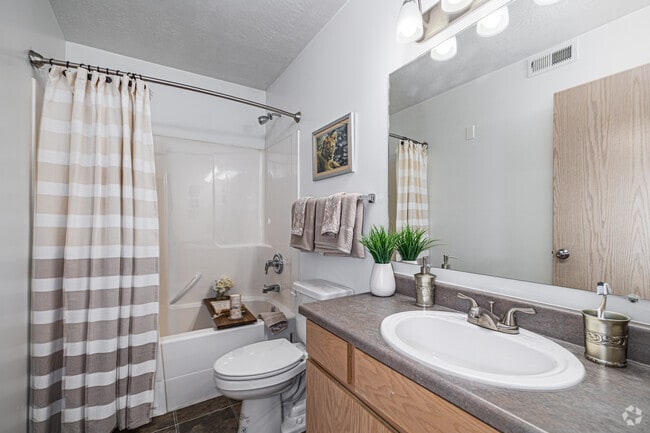 3BR, 2BA - 1,230SF - Bathroom