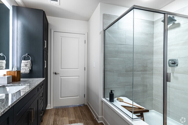 1BR, 1BA - 826SF