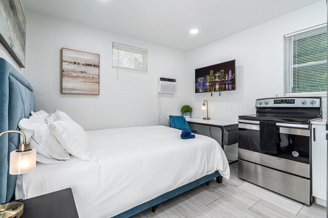 Photo - 975-977 Southwest 10th Street-SI ID1324004P Unit SI ID1324004P