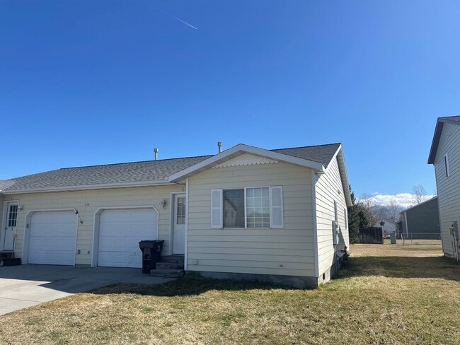Building Photo - 2 Bedrooms, 2 Bath, 1 garage