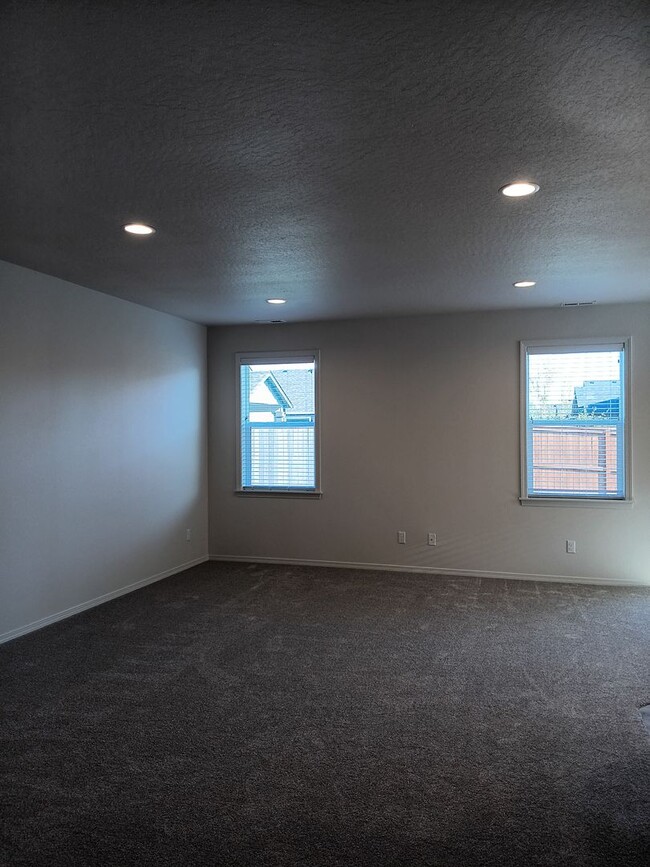 Photo - New House Never Been Lived In Is Waiting F...