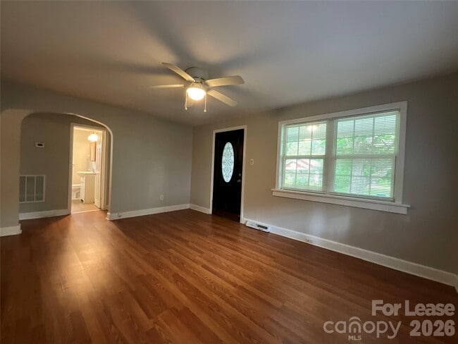 Photo - 419 W 14th St