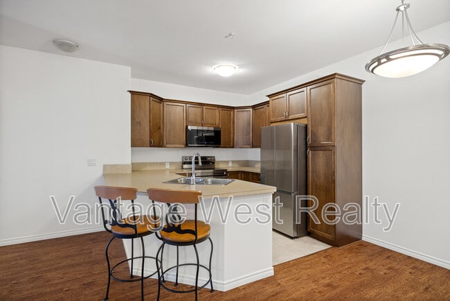 104-1007 Harvey Ave