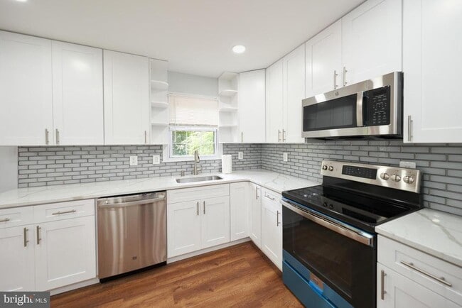 Building Photo - 9900 Kingsbridge Dr Rental