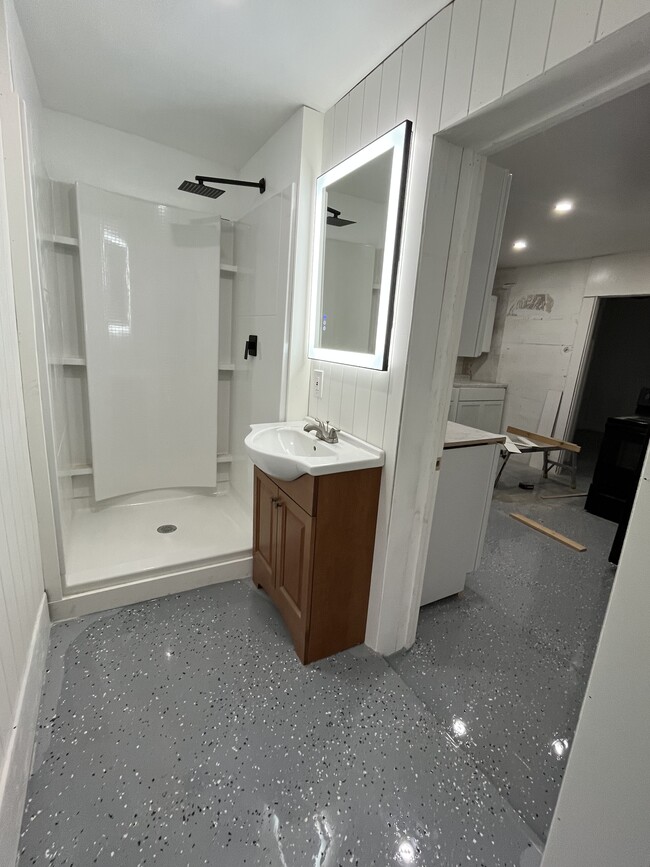Building Photo - 135 W 1st St Unit 101