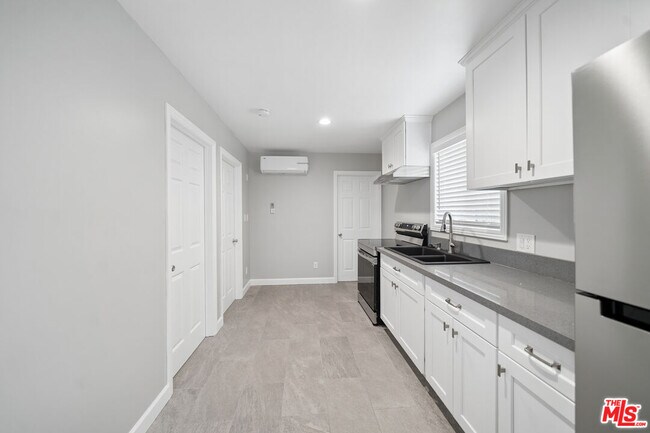 1545 W 23rd St