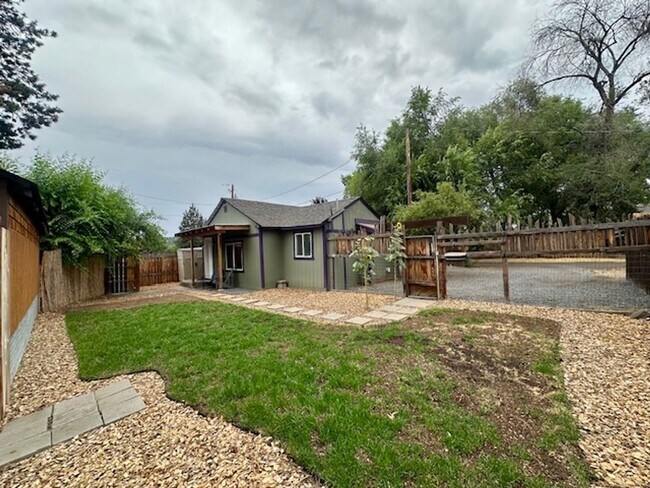 Photo - Great one bedroom unit in mid-town! A mus... House