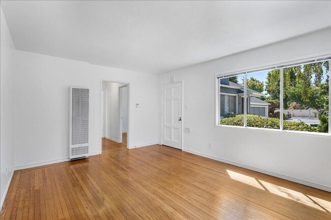 Building Photo - 3129 Fernside Blvd Rental