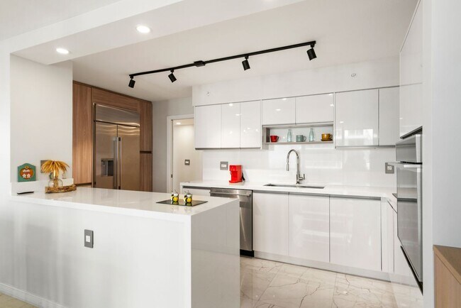 Photo - 5757 Collins Ave