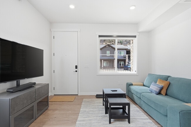 Photo - 2115 Hummingbird Wy