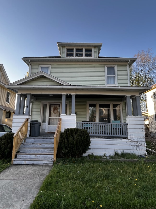 Building Photo - Must-See 4 BR/1.5 BA off-campus home Unit 8 Mildred