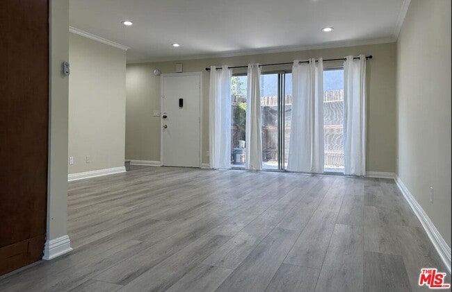 Building Photo - 567 S Wilton Pl